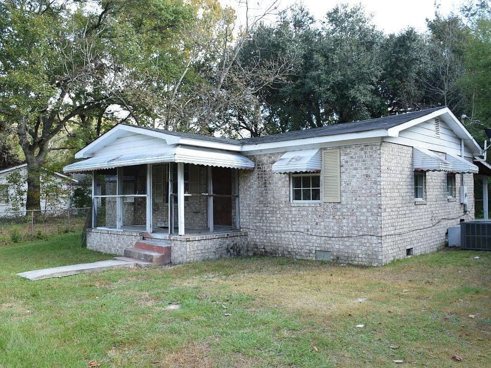 2nd image of 24 Community Center Rd
