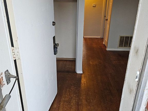 2nd image of 7210-7220 Southwest Ave #A