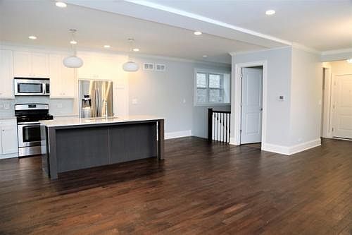 2nd image of 2305 W Waveland Ave APT 1E