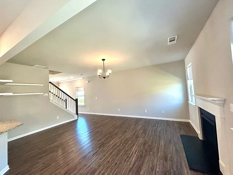 204 Aimes Dr — Photo 4