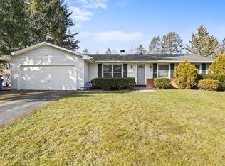 21 Sunridge Dr, Rochester, NY 14624