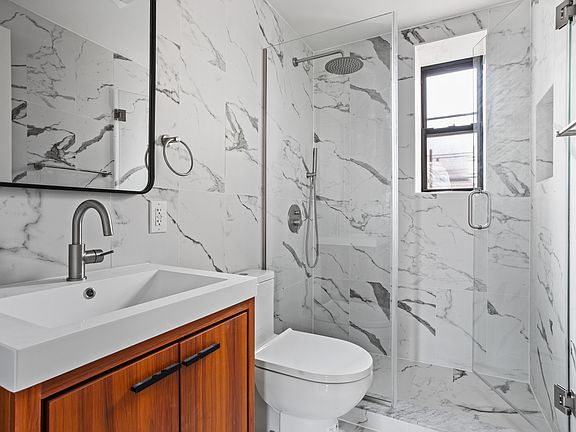 3rd image of 82-86 W Washington Pl #6B