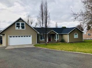 613 Pickens Rd, Yakima, WA 98908