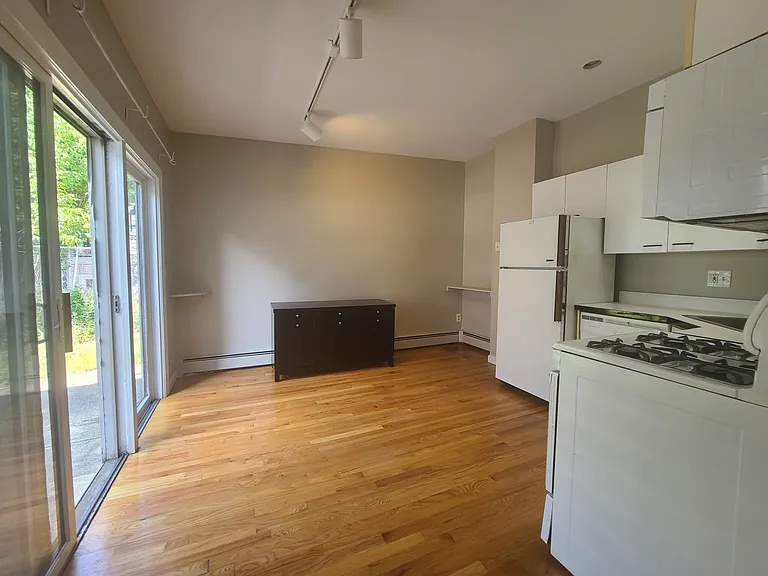 9 Vinton St #1 — Photo 6
