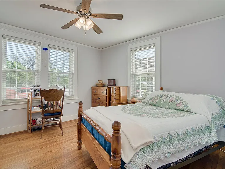1004 Murphy St — Photo 11