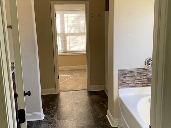 4th image of 3741 Woodland Dr