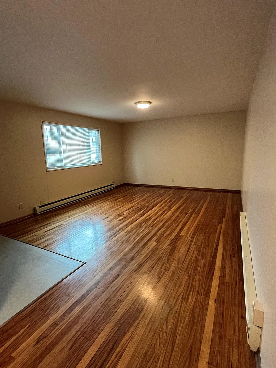 Building Photo - 518 W 6th Ave #4