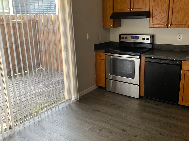 308 S Gomez Ave #C — Photo 37