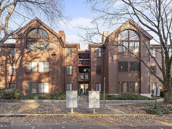 2nd image of 2813 Lee Oaks Ct APT 204