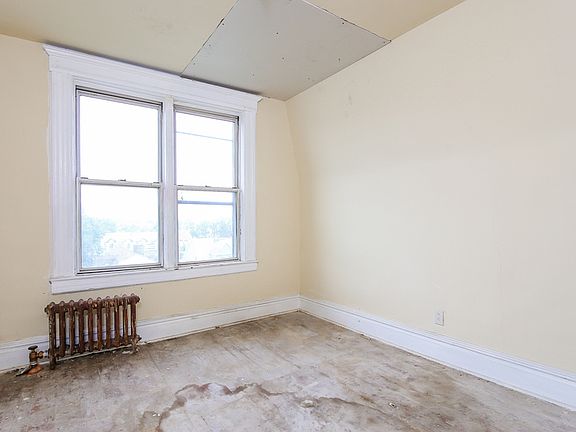3rd image of 191-193 Woodside Ave