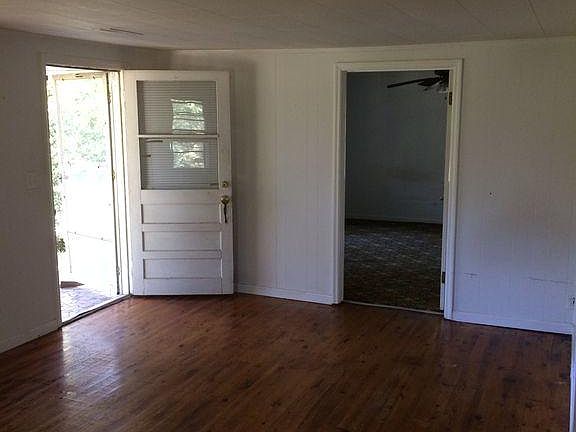 4th image of 1051 Combs Dr