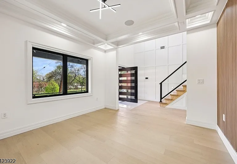 51 Albany Ave — Photo 18