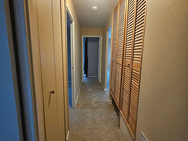 491 Westgate Dr — Photo 12