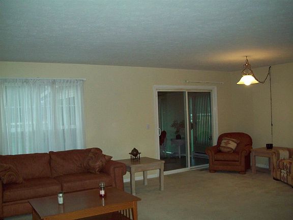 5th image of 6454 Redenbacher Ct