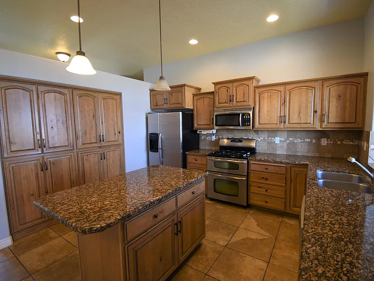 1828 E Serchio Ct — Photo 6