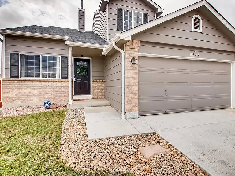 1247 Cedarwood Dr — Photo 2