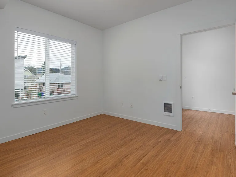 7550 N Lombard St — Photo 32
