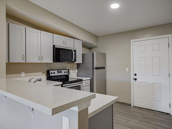 5th image of 350 E Glenn St