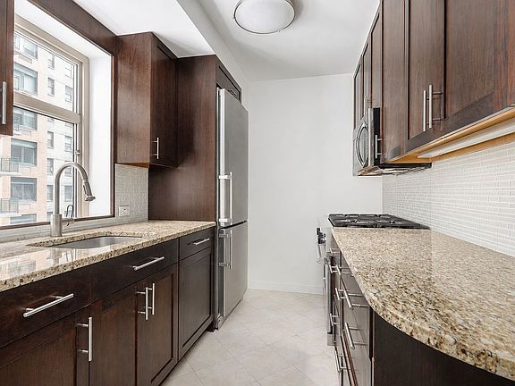 3rd image of 200 E 57th St APT 6H