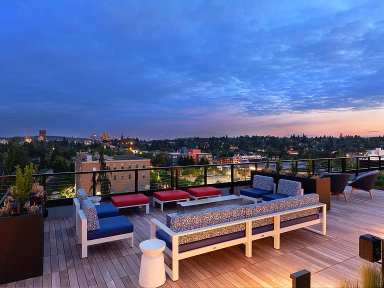 Vida Seattle — Photo 25