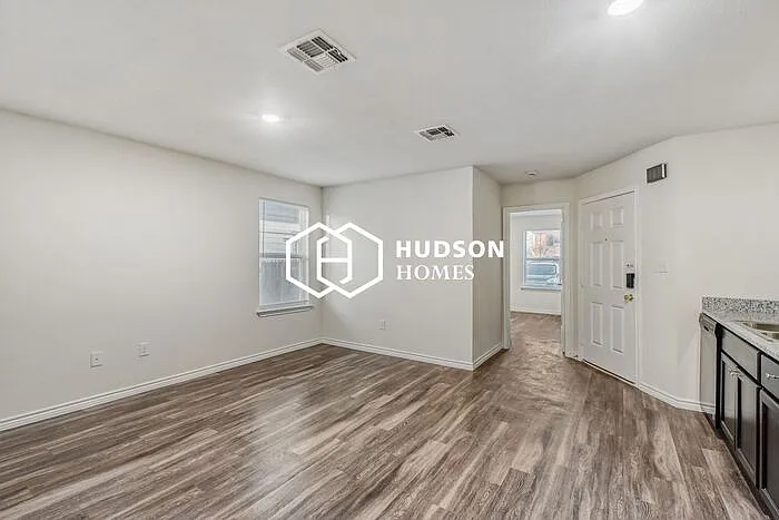 3 bed, 2.0 bath, 872 sqft, $1,649 — Photo 3