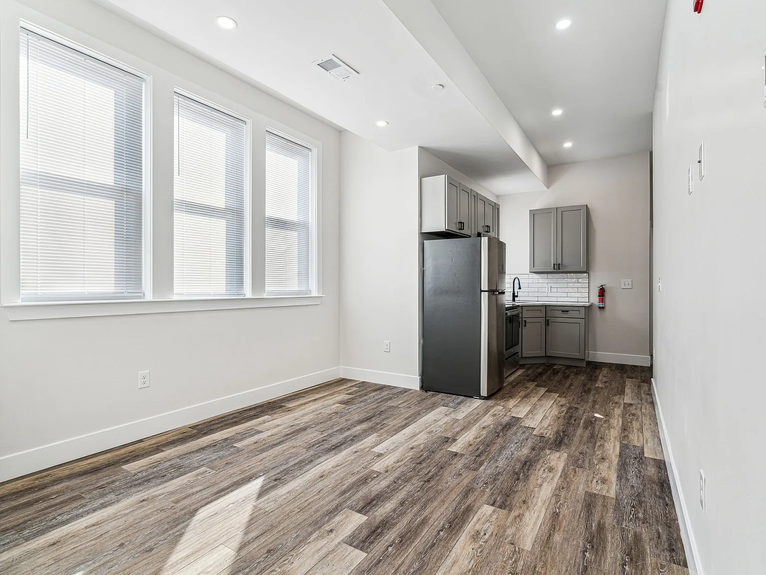 3 bed, 1200 sqft, $1,575 — Photo 1
