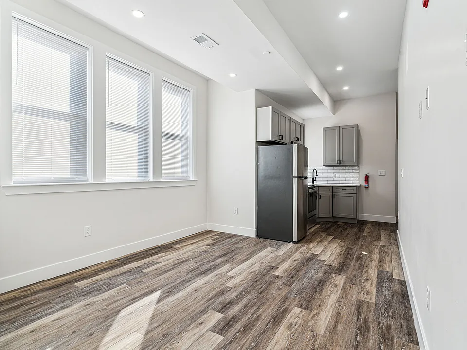 5601 Lansdowne Ave #2
