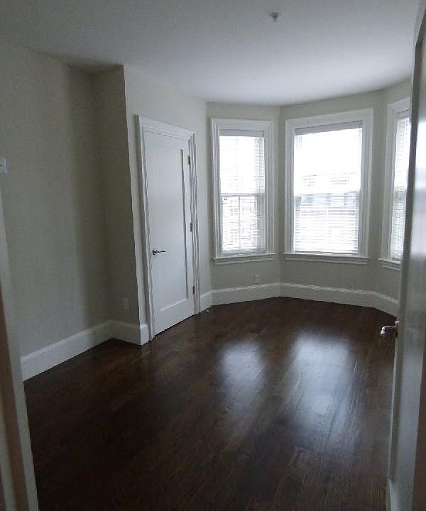 2nd image of 50 Gloucester St #3R