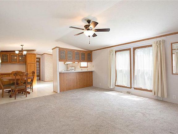 4th image of 441 Sherwood Ave
