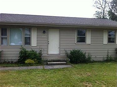 1st image of 2408 Russell Ave