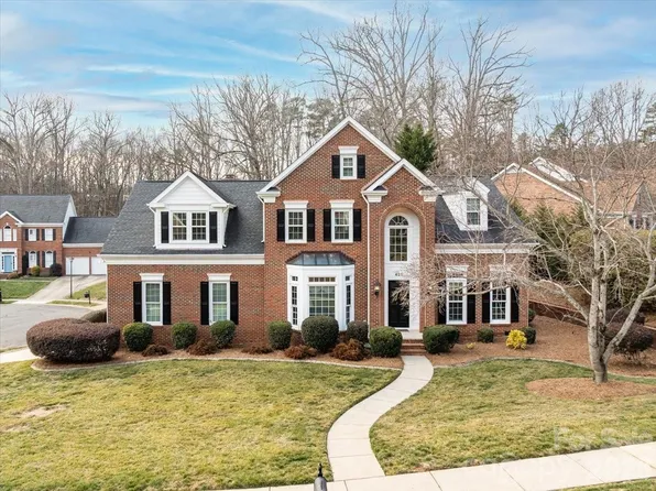 425 Clairview Ln, Matthews, NC 28105