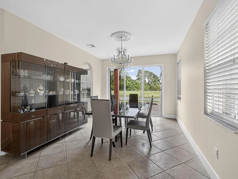 1724 Annandale Cir — Photo 15