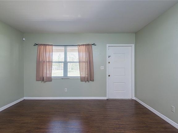5th image of 7010 Kingsbury Cir