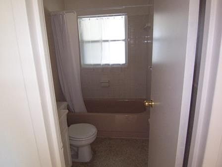 4th image of 503 Country Club Dr