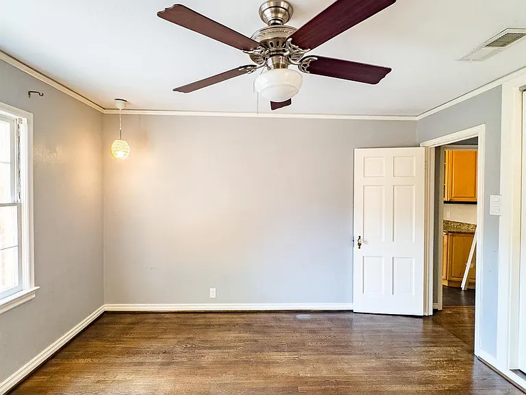 2222 Carnes St — Photo 25