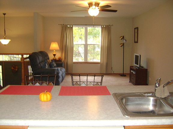 4th image of 469 E Willow St #1