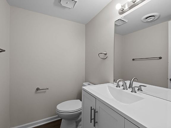4th image of 500 Umstead Dr #303C