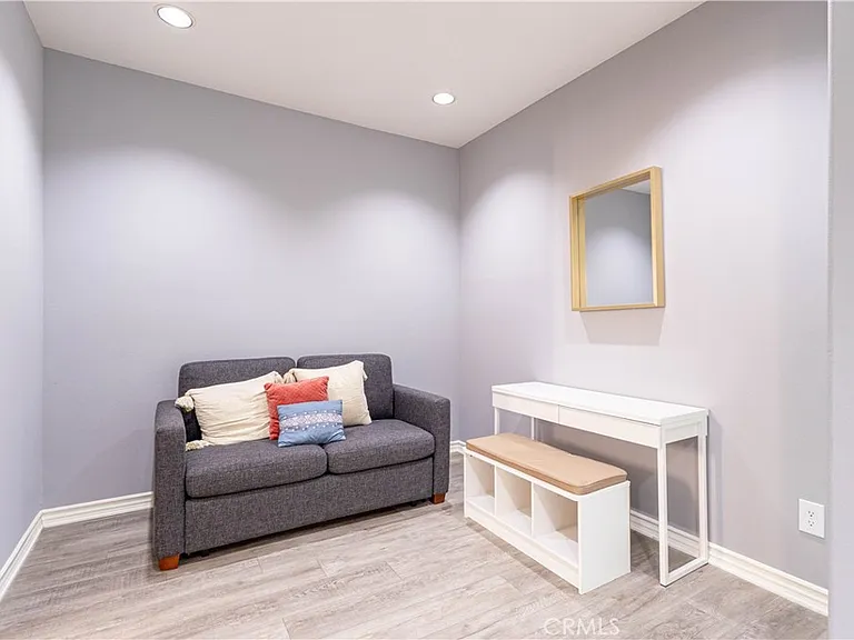2233 Martin #108 — Photo 10
