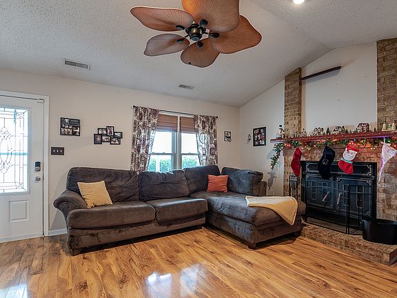 3rd image of 1408 Brookwood Pl