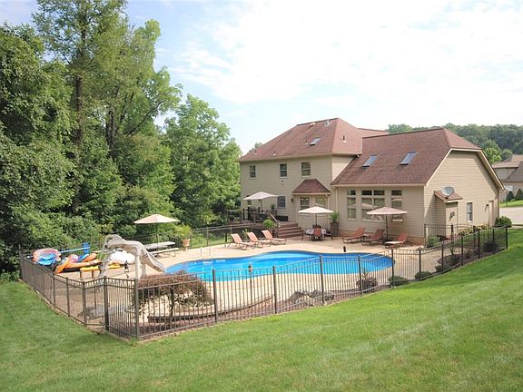 3rd image of 422 Meadowood Dr
