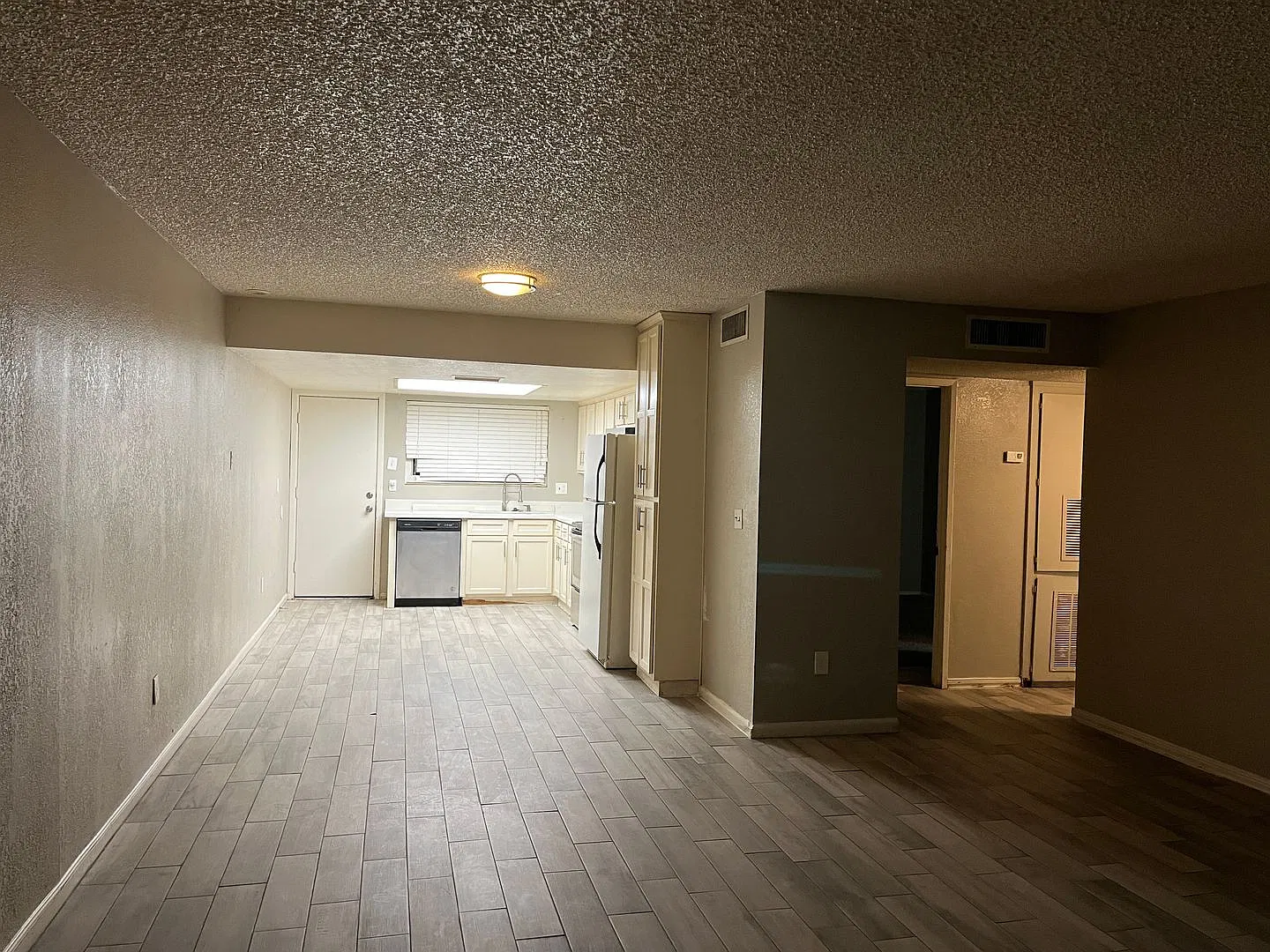 2 Bed 1 Bath in Phoenix! — Photo 2