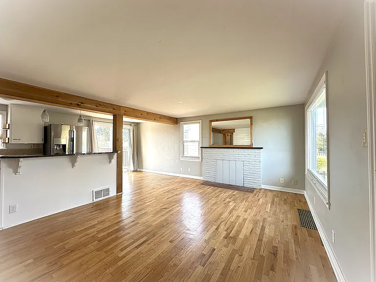 638 N Howard St — Photo 2