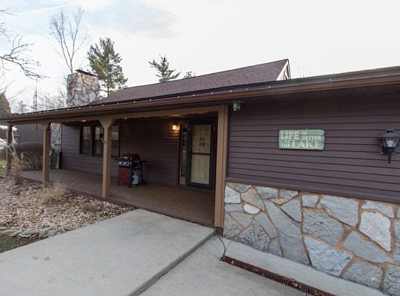 3rd image of 3394 Shad Dr E