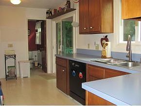 5th image of 8 Deborah Dr