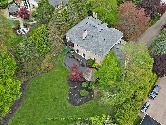 2nd image of 110 Crawford Cres