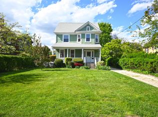 21 Arrandale Ave, Great Neck, NY 11024