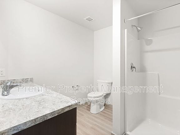 4th image of 1127 Alderson Ave #211
