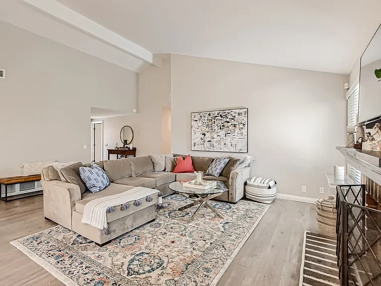 749 Sherwood Dr — Photo 14
