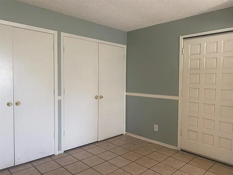 501 Towne House Ln — Photo 12