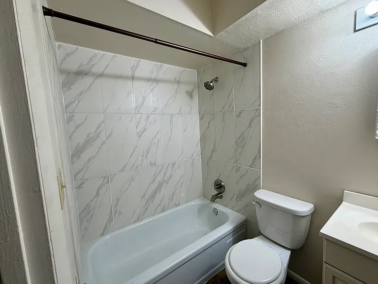 1025 Shackelford Rd — Photo 7
